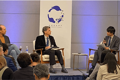 Accept International discussion at an international forum
